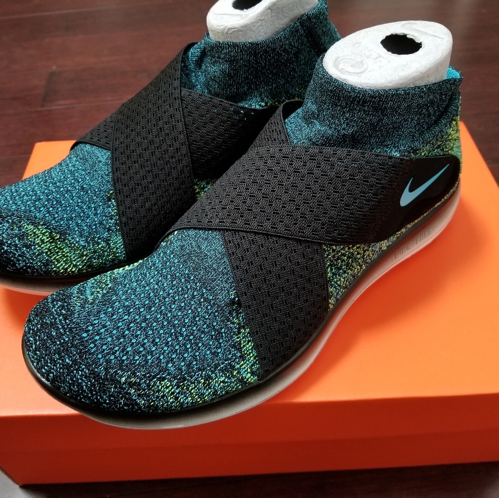 NIKE Free RN Motion NWB LAST CHANCE